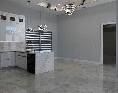 221 Sw 25th Avenue - Photo Thumbnail 7