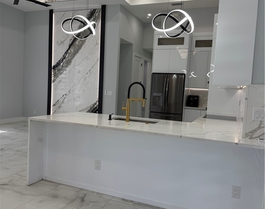 221 Sw 25th Avenue - Photo Thumbnail 6