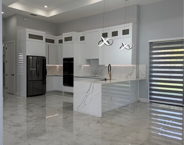 221 Sw 25th Avenue - Photo Thumbnail 3