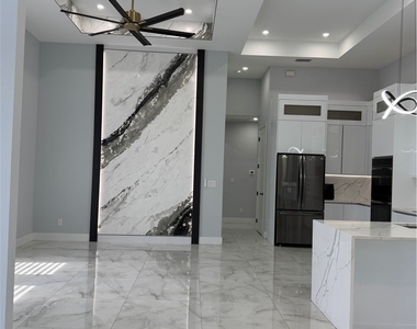 221 Sw 25th Avenue - Photo Thumbnail 4