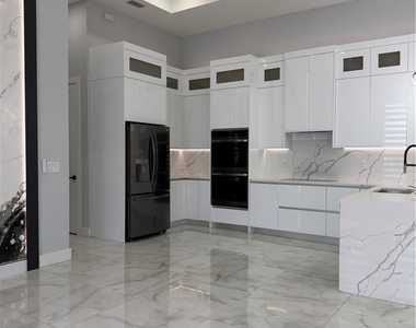 221 Sw 25th Avenue - Photo Thumbnail 8