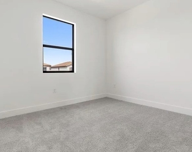 5626 Carrara Drive - Photo Thumbnail 10