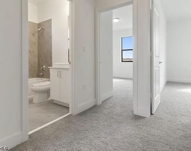 5626 Carrara Drive - Photo Thumbnail 14