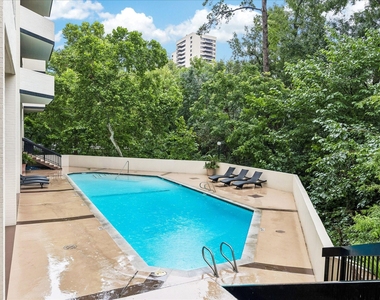 21 Briar Hollow Lane - Photo Thumbnail 28