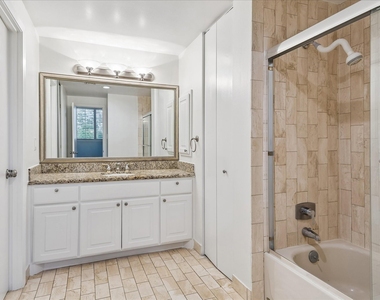 21 Briar Hollow Lane - Photo Thumbnail 17