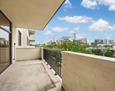 21 Briar Hollow Lane - Photo Thumbnail 19