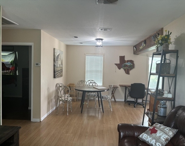 5324 Aurora Drive S - Photo Thumbnail 3
