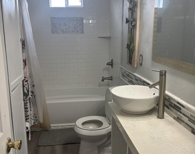 5324 Aurora Drive S - Photo Thumbnail 6