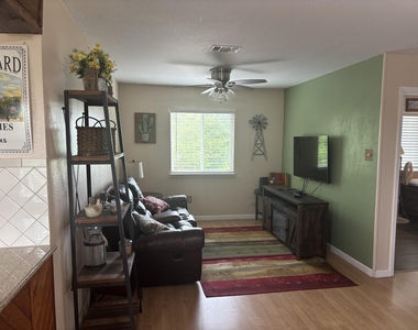 5324 Aurora Drive S - Photo Thumbnail 4