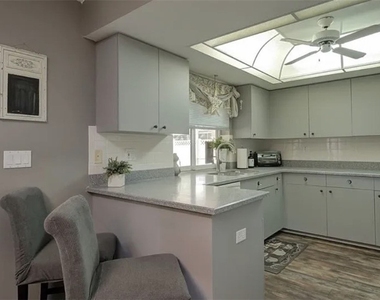 1320 Se 25th Lane - Photo Thumbnail 4