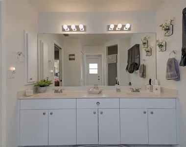 1320 Se 25th Lane - Photo Thumbnail 22