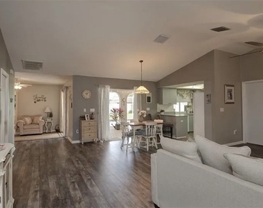 1320 Se 25th Lane - Photo Thumbnail 8