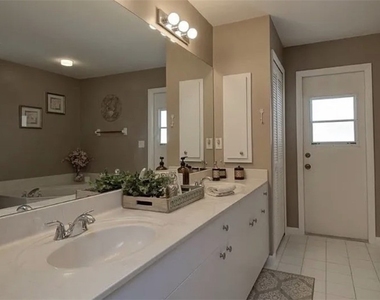 1320 Se 25th Lane - Photo Thumbnail 16