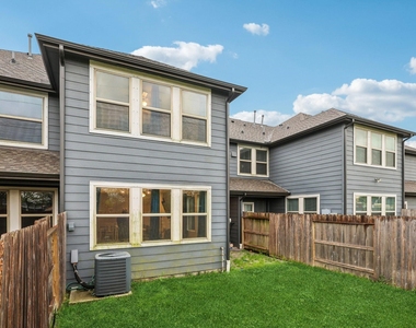 7333 Hinsdale Drive - Photo Thumbnail 5