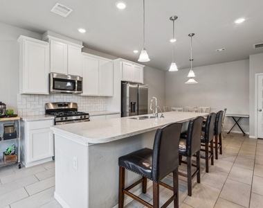 7333 Hinsdale Drive - Photo Thumbnail 10