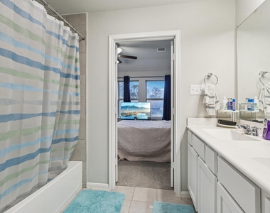 7333 Hinsdale Drive - Photo Thumbnail 21