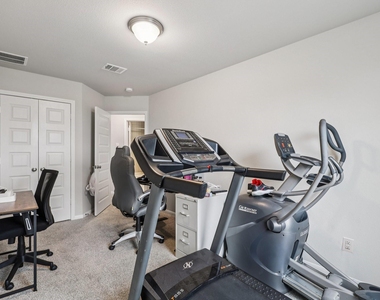 7333 Hinsdale Drive - Photo Thumbnail 18