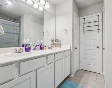 7333 Hinsdale Drive - Photo Thumbnail 4
