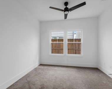 9004 Orange Spring Drive - Photo Thumbnail 18