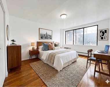 1425 York Avenue - Photo Thumbnail 2