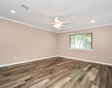 1906 Airline Drive - Photo Thumbnail 4