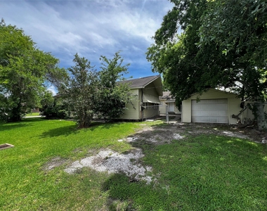 535 Thomas Boulevard - Photo Thumbnail 10