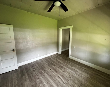 535 Thomas Boulevard - Photo Thumbnail 5