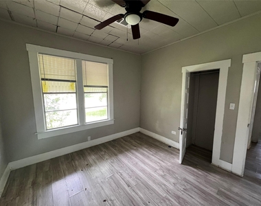 535 Thomas Boulevard - Photo Thumbnail 6