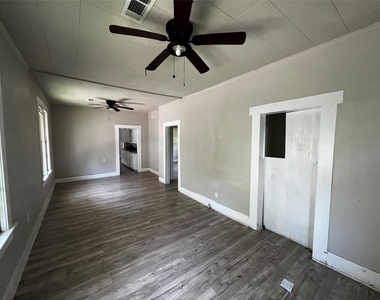 535 Thomas Boulevard - Photo Thumbnail 7