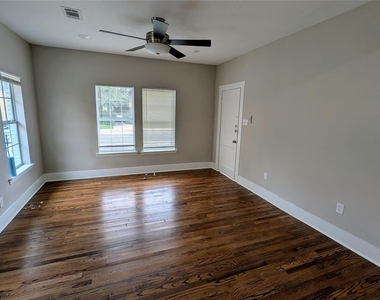 1133 W Gray Street - Photo Thumbnail 7
