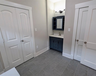 1133 W Gray Street - Photo Thumbnail 4