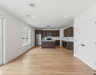 561-565 Broadway - Photo Thumbnail 7