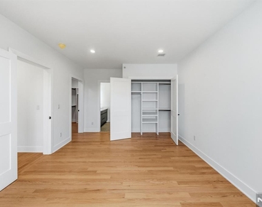561-565 Broadway - Photo Thumbnail 16