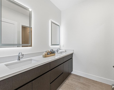 561-565 Broadway - Photo Thumbnail 19