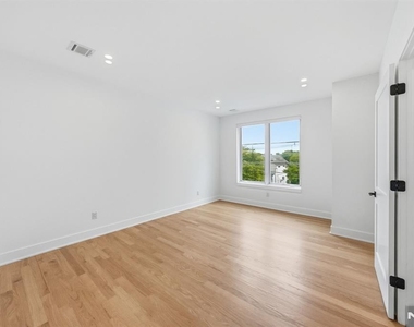 561-565 Broadway - Photo Thumbnail 17