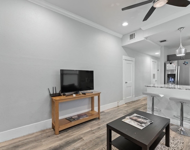 412 Drew Street - Photo Thumbnail 1