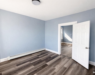 204 Demott - Photo Thumbnail 9