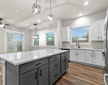 2511 Des Chaumes Street - Photo Thumbnail 4