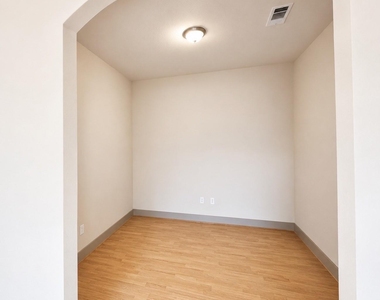 3660 Richmond Avenue - Photo Thumbnail 4