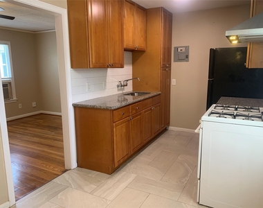 307 Avondale Street - Photo Thumbnail 11