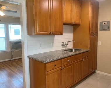 307 Avondale Street - Photo Thumbnail 10