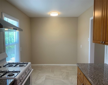 307 Avondale Street - Photo Thumbnail 12
