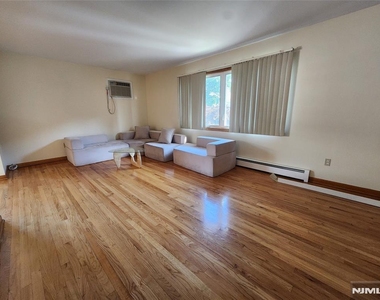 34 Hilton - Photo Thumbnail 2