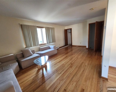 34 Hilton - Photo Thumbnail 3