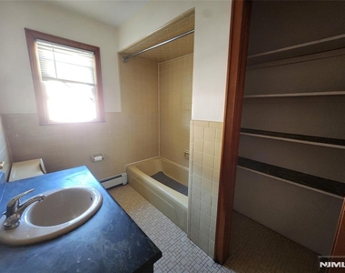 34 Hilton - Photo Thumbnail 13