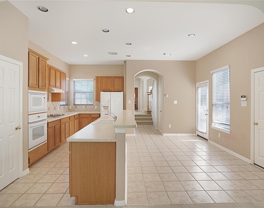 111 Zephyr Bend Place - Photo Thumbnail 9
