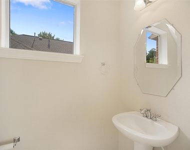 111 Zephyr Bend Place - Photo Thumbnail 16