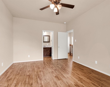 26152 Avenue E - Photo Thumbnail 17