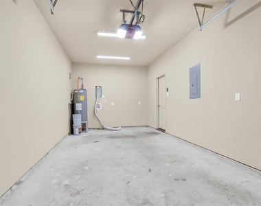26152 Avenue E - Photo Thumbnail 25
