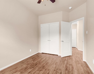 26152 Avenue E - Photo Thumbnail 21